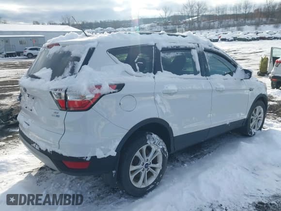 ✅ 2018 Ford Escape SE • VIN: 1FMCU9GD5JUC25213 • Lot: 43837033. Wystawiony na IAAI z przebiegiem 68 431 mil. Bezpłatny archiwum sprzedaży aukcyjnych z USA i szczegółowy raport historii pojazdu na DreamBid. Zdjęcie 4.