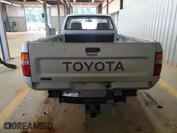 ✅ 1992 Toyota Pickup • VIN: JT4VN82NXN5004548 • Lot: 64133805. Wystawiony na Copart z przebiegiem 224 652 mil. Bezpłatny archiwum sprzedaży aukcyjnych z USA i szczegółowy raport historii pojazdu na DreamBid. Zdjęcie 6.