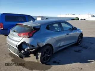 2019 Hyundai Veloster 2.0 z VIN KMHTG6AF6KU019853, wystawiony jako Copart lot #46937605 z przebiegiem 84 405 mil mil oraz Szkoda całkowita • Salvage title. Historia ofert i sprzedaży dostępna na DreamBid. Obrazek 3.