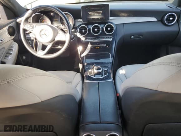 ✅ 2018 Mercedes-Benz C 300 • VIN: 55SWF4JB0JU253062 • Lot: 90601955. Wystawiony na Copart z przebiegiem 98 095 mil. Bezpłatny archiwum sprzedaży aukcyjnych z USA i szczegółowy raport historii pojazdu na DreamBid. Zdjęcie 8.