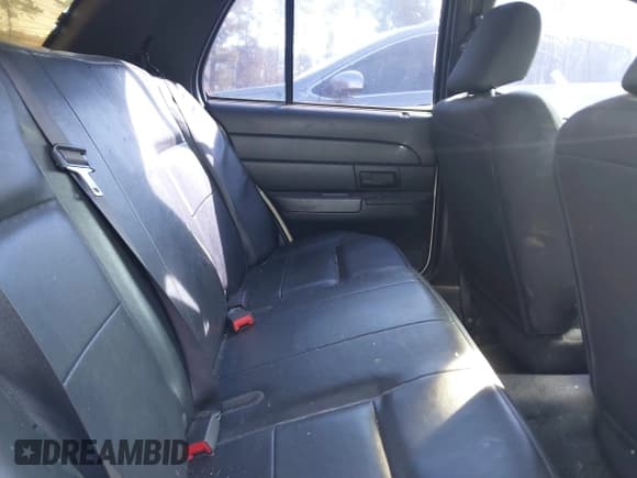 ✅ 2006 Ford Police Interceptor • VIN: 2FAHP71W56X117499 • Lot: 43650522. Wystawiony na IAAI z przebiegiem Nie podano. Bezpłatny archiwum sprzedaży aukcyjnych z USA i szczegółowy raport historii pojazdu na DreamBid. Zdjęcie 8.