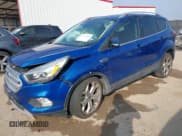 ✅ 2019 Ford Escape Titanium • VIN: 1FMCU9J93KUA70960 • Lot: 43736383. Wystawiony na IAAI z przebiegiem 121 525 mil. Bezpłatny archiwum sprzedaży aukcyjnych z USA i szczegółowy raport historii pojazdu na DreamBid. Zdjęcie 2.