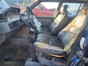 ✅ 1993 Volvo 900 GLS • VIN: YV1JS8833P3141210 • Lot: 82310995. Wystawiony na Copart z przebiegiem 169 873 mil. Bezpłatny archiwum sprzedaży aukcyjnych z USA i szczegółowy raport historii pojazdu na DreamBid. Zdjęcie 7.