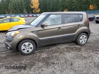 ✅ 2013 Kia Soul • VIN: KNDJT2A55D7512447 • Лот: 92908755. Опубликован ранее на Copart с пробегом 178 925 миль. Бесплатный доступ к архиву аукционных продаж из США и подробный отчёт об истории автомобиля на DreamBid. Изображение 1.