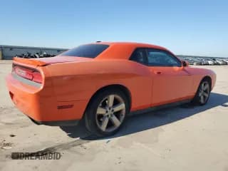 ✅ 2010 Dodge Challenger R/T Classic • VIN: 2B3CJ5DTXAH238383 • Lot: 41519345. Wystawiony na Copart z przebiegiem 216 607 mil. Bezpłatny archiwum sprzedaży aukcyjnych z USA i szczegółowy raport historii pojazdu na DreamBid. Zdjęcie 3.