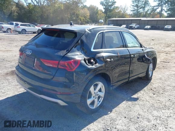 ✅ 2020 Audi Q3 Premium • VIN: WA1AECF39L1022788 • Lot: 40698511. Wystawiony na IAAI z przebiegiem 88 405 mil. Bezpłatny archiwum sprzedaży aukcyjnych z USA i szczegółowy raport historii pojazdu na DreamBid. Zdjęcie 4.