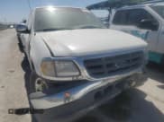 ✅ 2000 Ford F-150 XL • VIN: 1FTRX07LXYKA42551 • Lot: 55891345. Wystawiony na Copart z przebiegiem Nie podano. Bezpłatny archiwum sprzedaży aukcyjnych z USA i szczegółowy raport historii pojazdu na DreamBid. Zdjęcie 5.