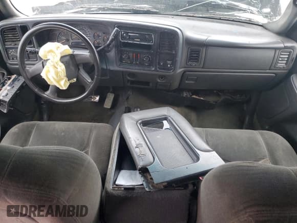 ✅ 2003 Chevrolet Silverado 2500HD LT • VIN: 1GCHK29193E284840 • Lot: 83631644. Wystawiony na Copart z przebiegiem 323 035 mil. Bezpłatny archiwum sprzedaży aukcyjnych z USA i szczegółowy raport historii pojazdu na DreamBid. Zdjęcie 8.