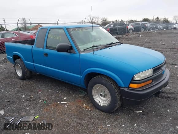 ✅ 2001 Chevrolet S-10 LS • VIN: 1GCCS19W318145346 • Лот: 41485063. Опубликован ранее на IAAI с пробегом 150 923 миль. Бесплатный доступ к архиву аукционных продаж из США и подробный отчёт об истории автомобиля на DreamBid. Изображение 1.