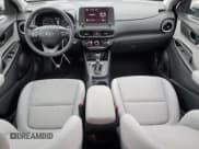 ✅ 2023 Hyundai Kona SEL • VIN: KM8K6CABXPU963799 • Лот: 73097294. Опубликован ранее на Copart с пробегом 17 805 миль. Бесплатный доступ к архиву аукционных продаж из США и подробный отчёт об истории автомобиля на DreamBid. Изображение 8.