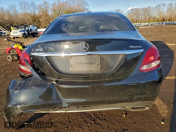 ✅ 2018 Mercedes-Benz C 300 • VIN: 55SWF4KB8JU242146 • Lot: 94527995. Wystawiony na Copart z przebiegiem 79 511 mil. Bezpłatny archiwum sprzedaży aukcyjnych z USA i szczegółowy raport historii pojazdu na DreamBid. Zdjęcie 6.