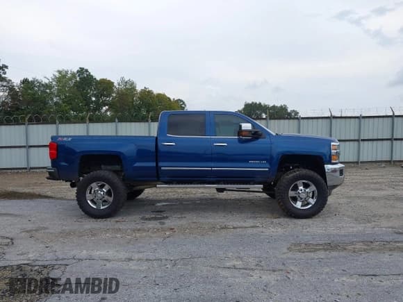 ✅ 2015 Chevrolet Silverado 2500HD LTZ • VIN: 1GC1KWE84FF545303 • Lot: 43327592. Wystawiony na IAAI z przebiegiem 148 742 mil. Bezpłatny archiwum sprzedaży aukcyjnych z USA i szczegółowy raport historii pojazdu na DreamBid. Zdjęcie 13.
