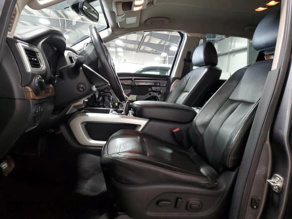 ✅ 2017 Nissan Titan Pro-4X • VIN: 1N6AA1E50HN510890 • Lot: 85209325. Listed on Copart with 93,978 mi. Free auction sales archive from the USA and detailed vehicle history report at DreamBid. Image 7.