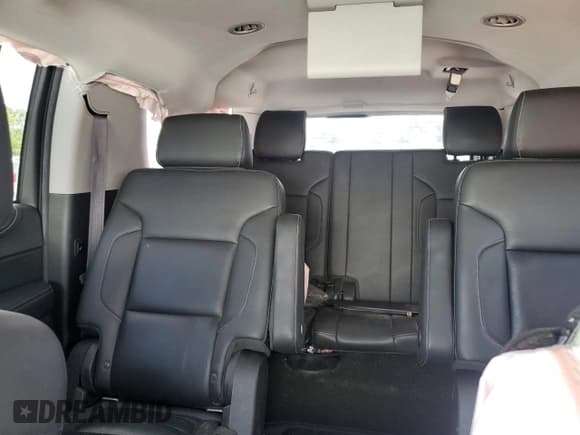 ✅ 2017 Chevrolet Suburban Premier • VIN: 1GNSCJKC3HR363985 • Lot: 69456134. Wystawiony na Copart z przebiegiem 143 029 mil. Bezpłatny archiwum sprzedaży aukcyjnych z USA i szczegółowy raport historii pojazdu na DreamBid. Zdjęcie 10.