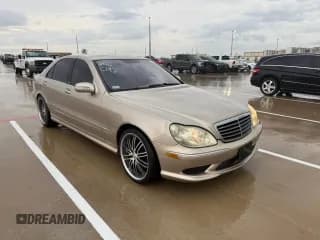 ✅ 2005 Mercedes-Benz S 55 AMG • VIN: WDBNG74J05A453371 • Лот: 60742615. Опубликован ранее на Copart с пробегом 123 619 миль. Бесплатный доступ к архиву аукционных продаж из США и подробный отчёт об истории автомобиля на DreamBid. Изображение 1.