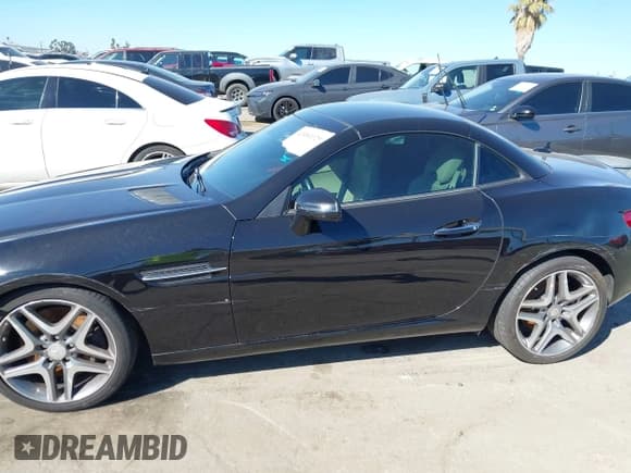 ✅ 2012 Mercedes-Benz SLK 350 • VIN: WDDPK5HA1CF019473 • Lot: 43480329. Wystawiony na IAAI z przebiegiem 103 769 mil. Bezpłatny archiwum sprzedaży aukcyjnych z USA i szczegółowy raport historii pojazdu na DreamBid. Zdjęcie 14.