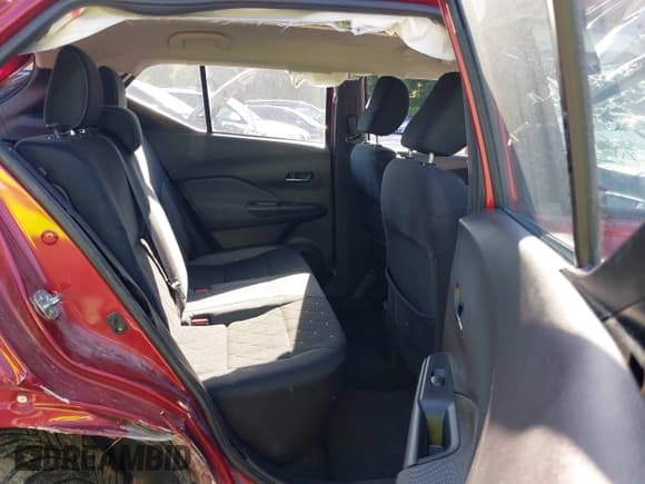 ✅ 2019 Nissan Kicks S • VIN: 3N1CP5CU4KL551805 • Lot: 42787767. Wystawiony na IAAI z przebiegiem 101 283 mil. Bezpłatny archiwum sprzedaży aukcyjnych z USA i szczegółowy raport historii pojazdu na DreamBid. Zdjęcie 8.