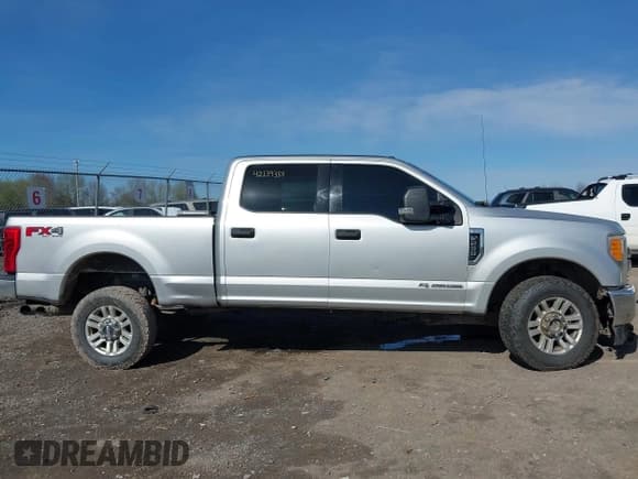✅ 2017 Ford F-250 Lariat • VIN: 1FT7W2BT4HED52447 • Lot: 42134353. Wystawiony na IAAI z przebiegiem 208 788 mil. Bezpłatny archiwum sprzedaży aukcyjnych z USA i szczegółowy raport historii pojazdu na DreamBid. Zdjęcie 13.