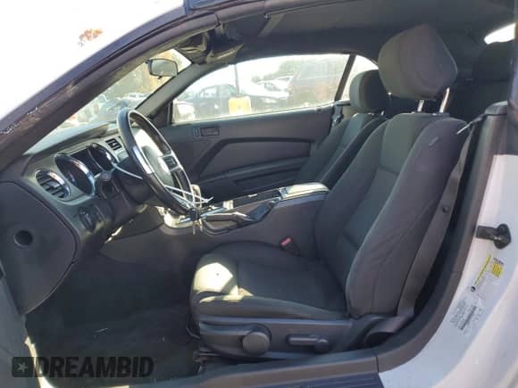 2014 Ford Mustang V6 с VIN 1ZVBP8EM5E5310442, выставлен на аукционе Copart как лот 89859995 с пробегом 110 663 миль миль и Чистый • Clean title. История ставок и продаж доступна на DreamBid. Изображение 7.