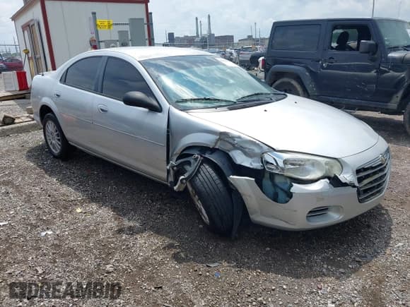 ✅ 2005 Chrysler Sebring • VIN: 1C3EL46XX5N691416 • Lot: 42685573. Listed on IAAI with 197,947 mi. Free auction sales archive from the USA and detailed vehicle history report at DreamBid. Image 1.