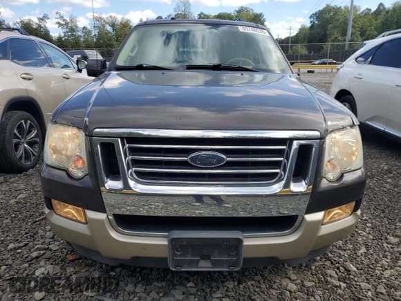 ✅ 2007 Ford Explorer Eddie Bauer • VIN: 1FMEU74847UA87239 • Lot: 85746535. Wystawiony na Copart z przebiegiem 114 643 mil. Bezpłatny archiwum sprzedaży aukcyjnych z USA i szczegółowy raport historii pojazdu na DreamBid. Zdjęcie 5.