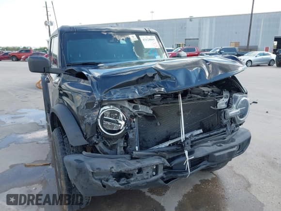 ✅ 2022 Ford Bronco • VIN: 1FMDE5BH6NLB55091 • Lot: 43124805. Wystawiony na IAAI z przebiegiem 27 616 mil. Bezpłatny archiwum sprzedaży aukcyjnych z USA i szczegółowy raport historii pojazdu na DreamBid. Zdjęcie 6.