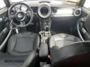 ✅ 2014 MINI Convertible S • VIN: WMWZP3C53ET707205 • Lot: 52179175. Wystawiony na Copart z przebiegiem 101 209 mil. Bezpłatny archiwum sprzedaży aukcyjnych z USA i szczegółowy raport historii pojazdu na DreamBid. Zdjęcie 8.