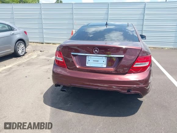 ✅ 2015 Mercedes-Benz C 250 • VIN: WDDGJ4HB5FG355812 • Lot: 42874132. Listed on IAAI with Not provided. Free auction sales archive from the USA and detailed vehicle history report at DreamBid. Image 15.