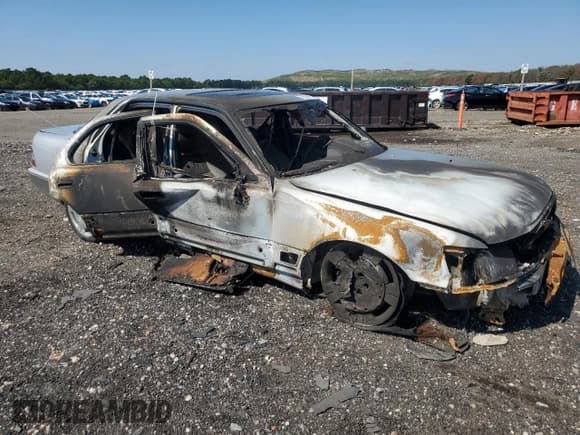 ✅ 1990 Lexus LS • VIN: JT8UF11E2L0046545 • Лот: 71503875. Опубликован ранее на Copart с пробегом Не указан. Бесплатный доступ к архиву аукционных продаж из США и подробный отчёт об истории автомобиля на DreamBid. Изображение 4.