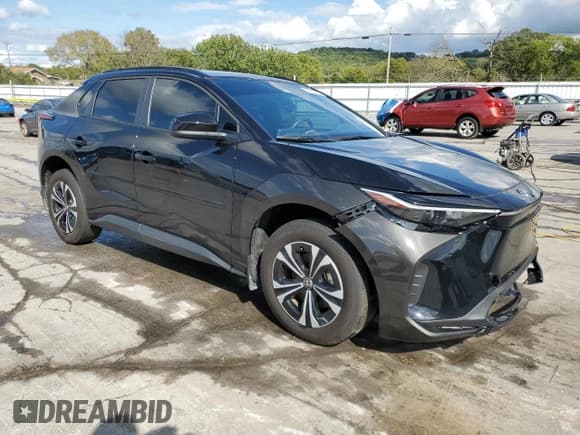 ✅ 2024 Toyota bZ4X XLE • VIN: JTMAAAAA7RA047077 • Lot: 84270505. Wystawiony na Copart z przebiegiem 34 900 mil. Bezpłatny archiwum sprzedaży aukcyjnych z USA i szczegółowy raport historii pojazdu na DreamBid. Zdjęcie 4.