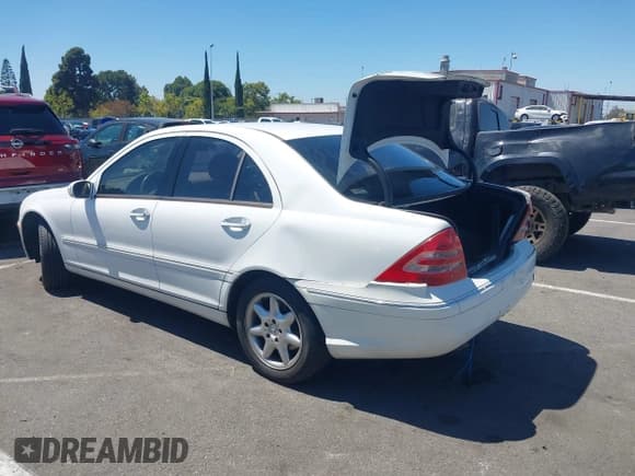 ✅ 2001 Mercedes-Benz C 320 • VIN: WDBRF64J41F050019 • Лот: 42636876. Опубликован ранее на IAAI с пробегом 154 801 миль. Бесплатный доступ к архиву аукционных продаж из США и подробный отчёт об истории автомобиля на DreamBid. Изображение 3.