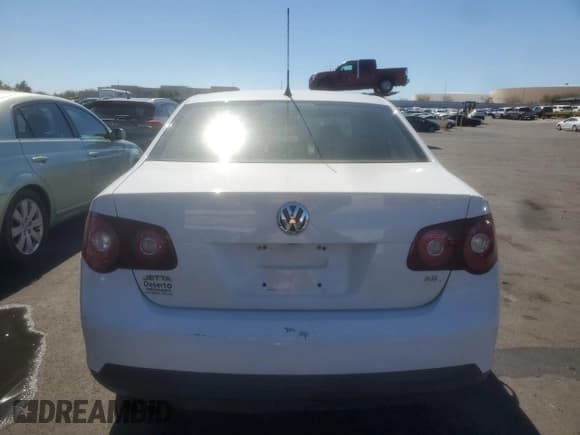✅ 2009 Volkswagen Jetta S • VIN: 3VWJM71KX9M040420 • Lot: 84764675. Wystawiony na Copart z przebiegiem 128 843 mil. Bezpłatny archiwum sprzedaży aukcyjnych z USA i szczegółowy raport historii pojazdu na DreamBid. Zdjęcie 6.