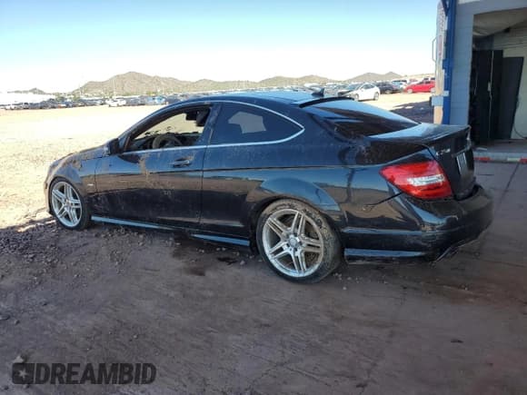 ✅ 2012 Mercedes-Benz C 250 • VIN: WDDGJ4HB3CF880840 • Lot: 82006585. Wystawiony na Copart z przebiegiem Nie podano. Bezpłatny archiwum sprzedaży aukcyjnych z USA i szczegółowy raport historii pojazdu na DreamBid. Zdjęcie 2.