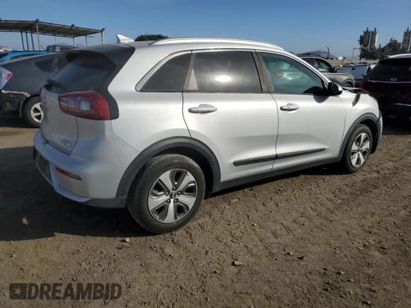 ✅ 2019 Kia Niro LX • VIN: KNDCB3LC2K5324023 • Lot: 91645695. Wystawiony na Copart z przebiegiem 144 061 mil. Bezpłatny archiwum sprzedaży aukcyjnych z USA i szczegółowy raport historii pojazdu na DreamBid. Zdjęcie 3.