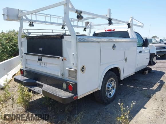 ✅ 2012 Chevrolet Silverado 2500HD Work Truck • VIN: 1GB0CVCG0CF157255 • Lot: 42449760. Wystawiony na IAAI z przebiegiem 108 103 mil. Bezpłatny archiwum sprzedaży aukcyjnych z USA i szczegółowy raport historii pojazdu na DreamBid. Zdjęcie 4.