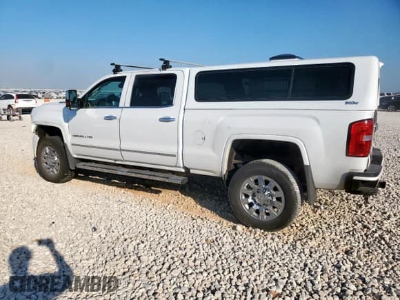 ✅ 2017 GMC Sierra 2500HD Denali • VIN: 1GT12UEY5HF249701 • Lot: 80802845. Wystawiony na Copart z przebiegiem 152 328 mil. Bezpłatny archiwum sprzedaży aukcyjnych z USA i szczegółowy raport historii pojazdu na DreamBid. Zdjęcie 2.
