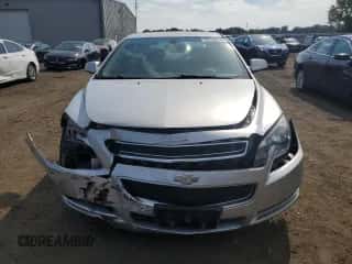 2010 Chevrolet Malibu 1LT z VIN 1G1ZC5EB0AF241943, wystawiony jako Copart lot #83799195 z przebiegiem 83 137 mil mil oraz Szkoda całkowita • Salvage title. Historia ofert i sprzedaży dostępna na DreamBid. Obrazek 5.