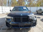 ✅ 2022 BMW X7 xDrive40i • VIN: 5UXCW2C09N9M89860 • Lot: 43618217. Wystawiony na IAAI z przebiegiem Nie podano. Bezpłatny archiwum sprzedaży aukcyjnych z USA i szczegółowy raport historii pojazdu na DreamBid. Zdjęcie 12.