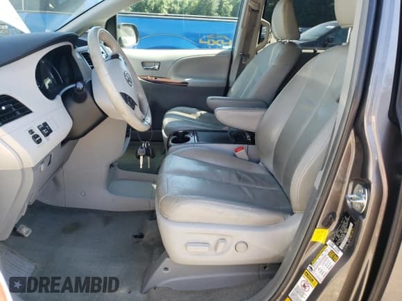 ✅ 2012 Toyota Sienna XLE • VIN: 5TDDK3DC5CS036642 • Lot: 60503325. Wystawiony na Copart z przebiegiem 199 097 mil. Bezpłatny archiwum sprzedaży aukcyjnych z USA i szczegółowy raport historii pojazdu na DreamBid. Zdjęcie 7.