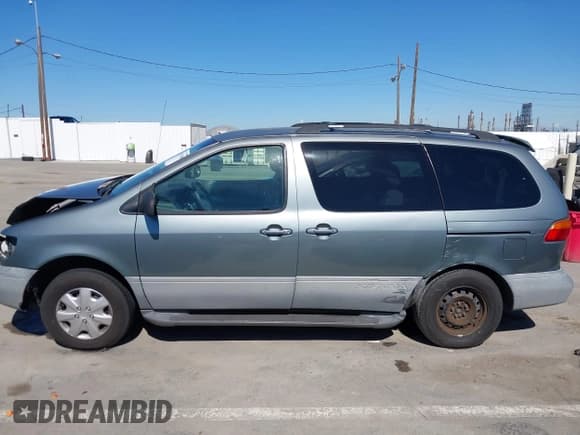 ✅ 1998 Toyota Sienna XLE • VIN: 4T3ZF13C9WU021130 • Лот: 43475988. Опубликован ранее на IAAI с пробегом 166 310 миль. Бесплатный доступ к архиву аукционных продаж из США и подробный отчёт об истории автомобиля на DreamBid. Изображение 15.