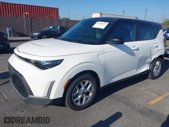 ✅ 2025 Kia Soul LX • VIN: KNDJ23AU8S7267236 • Lot: 43420557. Wystawiony na IAAI z przebiegiem 2 791 mil. Bezpłatny archiwum sprzedaży aukcyjnych z USA i szczegółowy raport historii pojazdu na DreamBid. Zdjęcie 2.