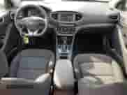 2018 Hyundai Ioniq Blue z VIN KMHC65LC7JU077968, wystawiony jako Copart lot #77628534 z przebiegiem 61 031 mil mil oraz Szkoda całkowita • Salvage title. Historia ofert i sprzedaży dostępna na DreamBid. Obrazek 8.