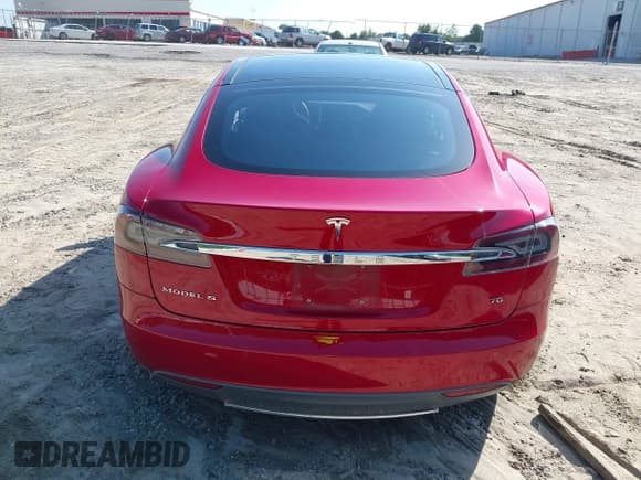 ✅ 2016 Tesla Model S 70 • VIN: 5YJSA1E11GF131950 • Lot: 42784555. Listed on IAAI with 217,912 mi. Free auction sales archive from the USA and detailed vehicle history report at DreamBid. Image 16.