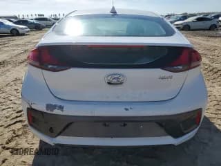 ✅ 2021 Hyundai Ioniq SE • VIN: KMHC75LCXMU248522 • Lot: 73154693. Wystawiony na Copart z przebiegiem 63 909 mil. Bezpłatny archiwum sprzedaży aukcyjnych z USA i szczegółowy raport historii pojazdu na DreamBid. Zdjęcie 6.