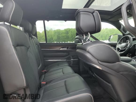 ✅ 2023 Jeep Grand Wagoneer Series II • VIN: 1C4SJVFP7PS509315 • Lot: 53666725. Listed on Copart with 25,954 mi. Free auction sales archive from the USA and detailed vehicle history report at DreamBid. Image 11.