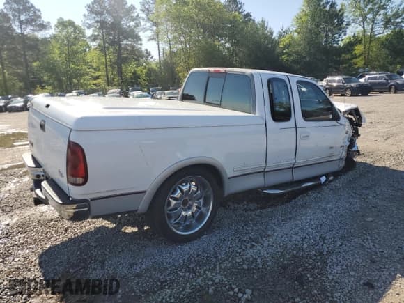 ✅ 1997 Ford F-150 XL • VIN: 1FTEX17L5VNC51677 • Lot: 52109775. Wystawiony na Copart z przebiegiem 285 473 mil. Bezpłatny archiwum sprzedaży aukcyjnych z USA i szczegółowy raport historii pojazdu na DreamBid. Zdjęcie 3.