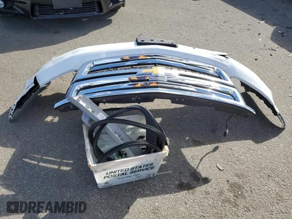 ✅ 2017 Chevrolet Suburban LT • VIN: 1GNSKHKC7HR151506 • Lot: 75307344. Wystawiony na Copart z przebiegiem 88 481 mil. Bezpłatny archiwum sprzedaży aukcyjnych z USA i szczegółowy raport historii pojazdu na DreamBid. Zdjęcie 13.