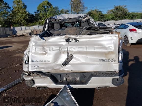 ✅ 2020 Chevrolet Silverado 1500 High Country • VIN: 3GCUYHED6LG321853 • Lot: 43413516. Listed on IAAI with 105,013 mi. Free auction sales archive from the USA and detailed vehicle history report at DreamBid. Image 17.