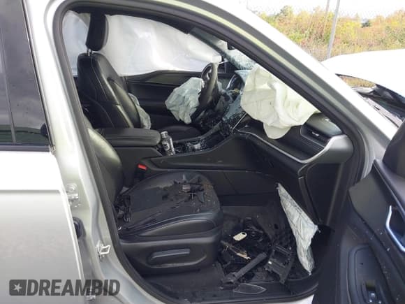 ✅ 2023 Jeep Grand Cherokee Laredo • VIN: 1C4RJHAG5P8829642 • Lot: 43522405. Wystawiony na IAAI z przebiegiem 26 012 mil. Bezpłatny archiwum sprzedaży aukcyjnych z USA i szczegółowy raport historii pojazdu na DreamBid. Zdjęcie 5.