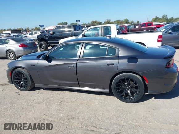 ✅ 2019 Dodge Charger R/T • VIN: 2C3CDXCT8KH575336 • Лот: 43663324. Опубликован ранее на IAAI с пробегом 32 296 миль. Бесплатный доступ к архиву аукционных продаж из США и подробный отчёт об истории автомобиля на DreamBid. Изображение 14.